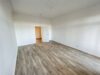 freundliche 4-Zimmer-Wohnung mit Tageslichtbad! - Wohnzimmer